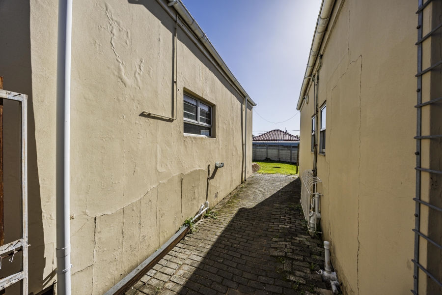 6 Bedroom Property for Sale in Quigney Eastern Cape